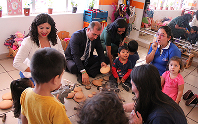 La jornada, tuvo por objetivo que los asistentes participaran de las experiencias educativas significativas que se realizan en los jardines infantiles.