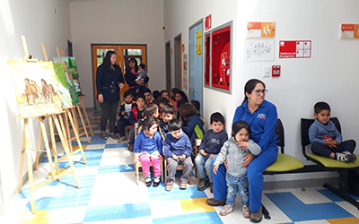La exposición inaugurada el lunes 12 de noviembre, contó con la participación de representantes de la Corporación Cultural de la municipalidad de Paillaco, la comunidad educativa, vecinos y vecinas de Santa Rosa y alumnos de la Escuela Rural Estrella de Chile.