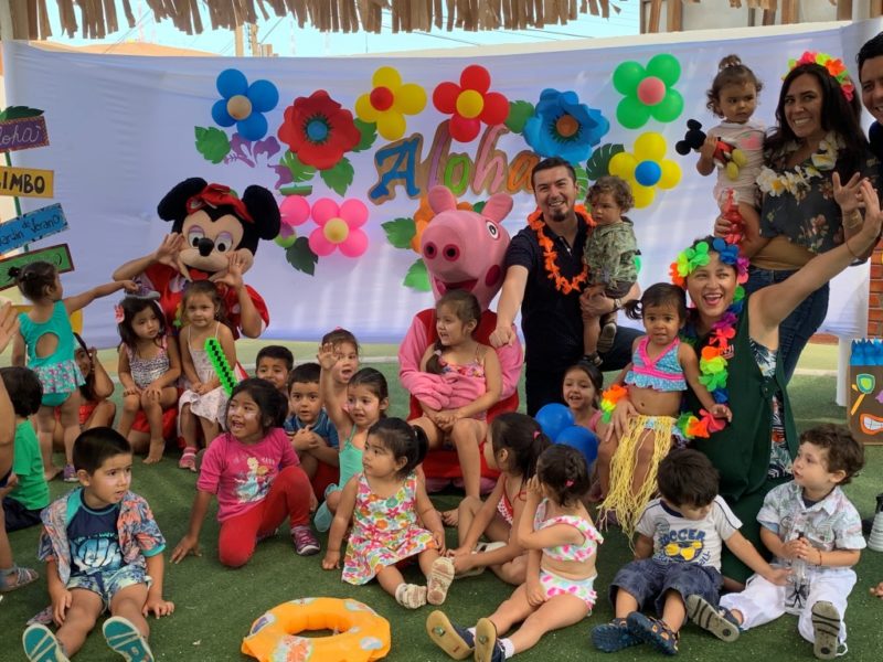 Con fiesta hawaiana párvulos de Arica disfrutan el verano en el jardín infantil
