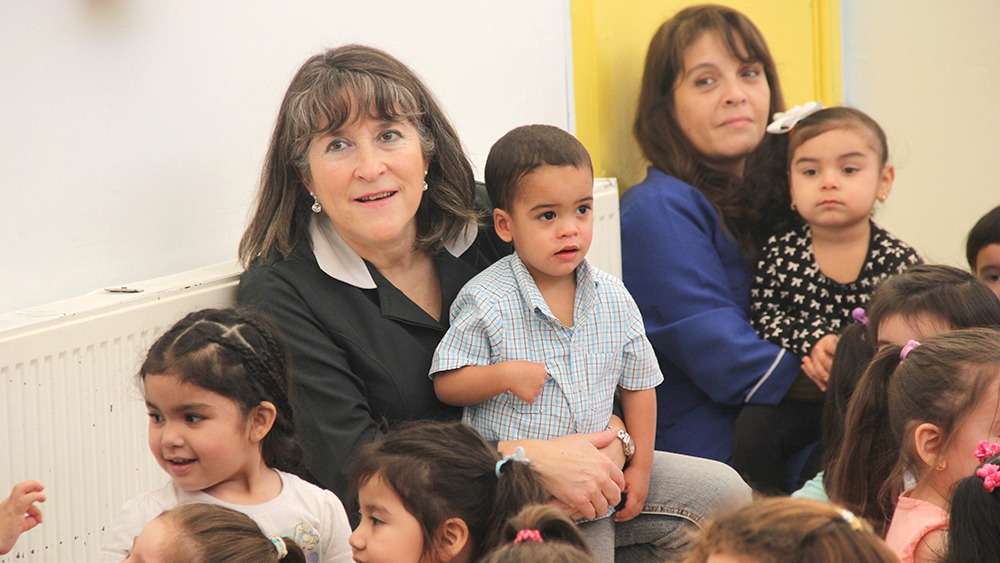 Junji Magallanes destaca la labor de la educadora Julia Vargas Macías