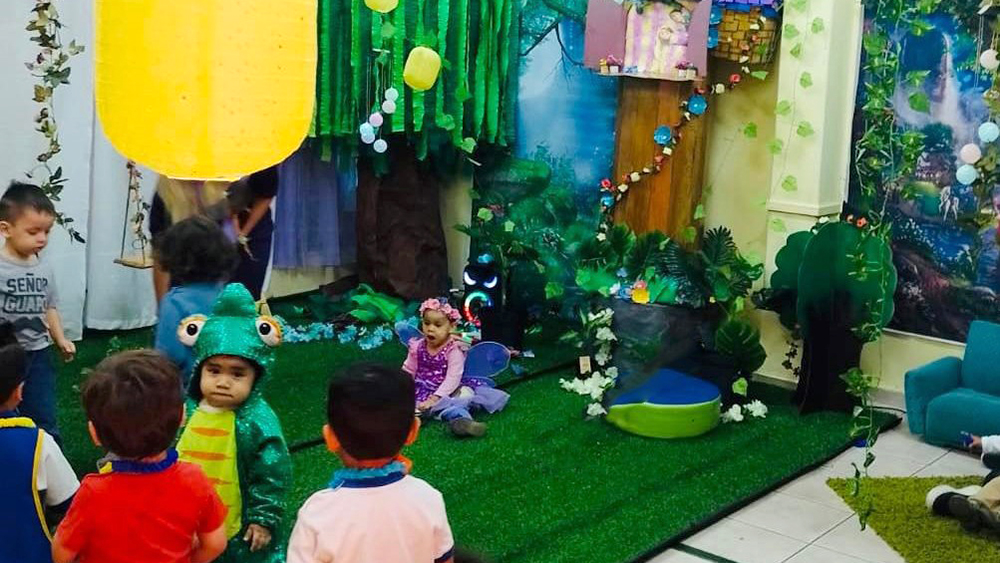 Aulas de jardín “Campanita” fueron transformadas en cuentos infantiles