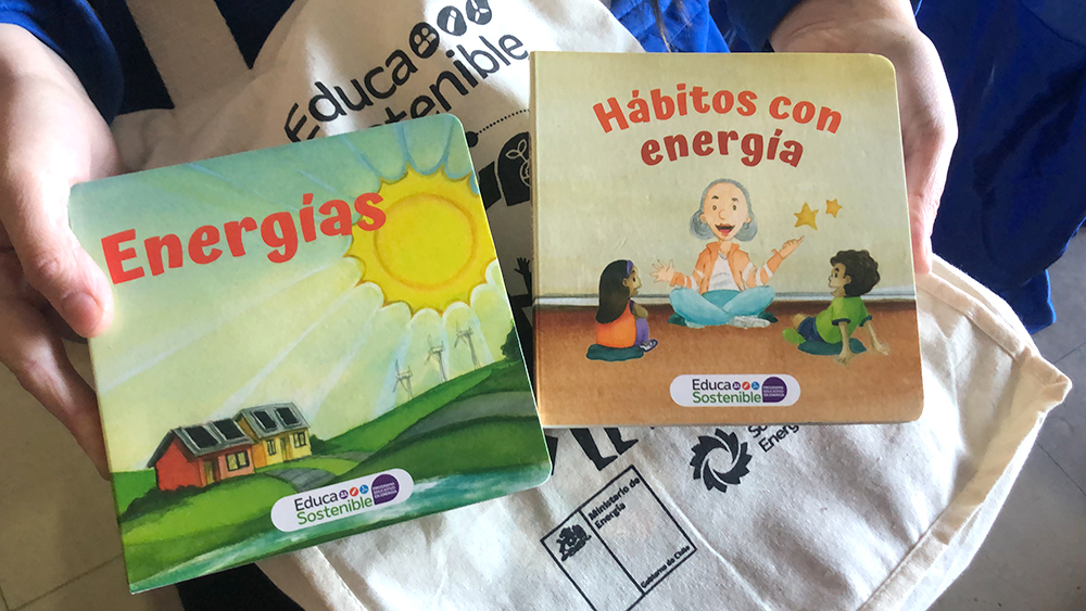 Entregan material educativo en energía a dos jardines de la Junji Aysén