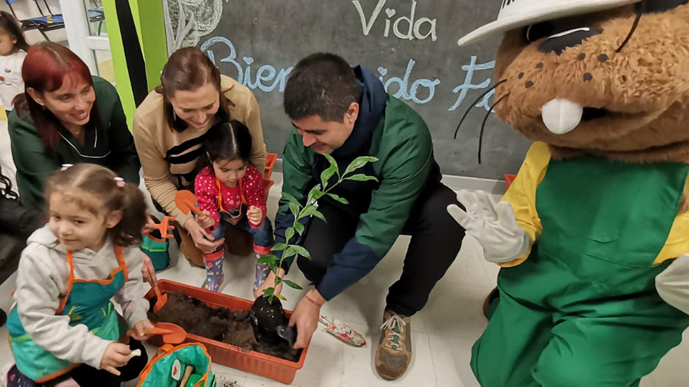 Junji Biobío y Conaf incentivan la plantación de árboles nativos en jardines infantiles